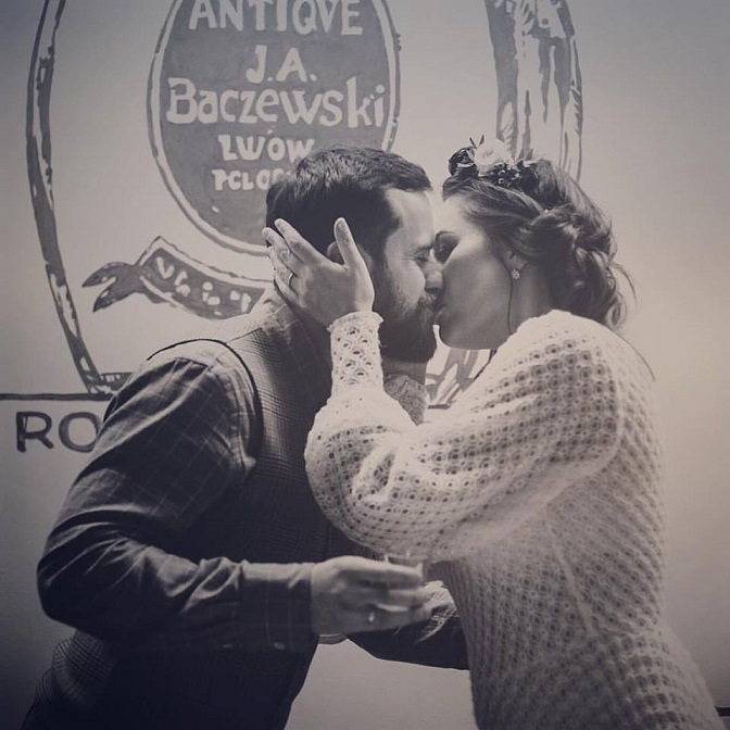 Телеведущая Даша Малахова показала трогательные свадебные фото